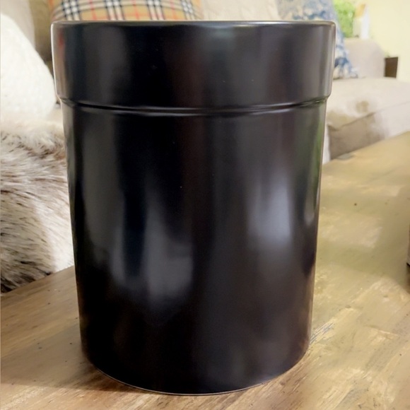 Rae Dunn Ceramic ‘Toss’ Office/Home Trash Can/Waste Can/Basket in Black/Orange - Picture 3 of 11